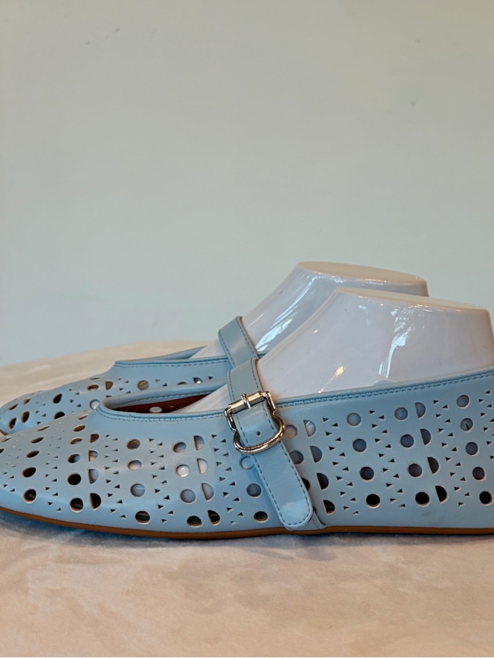 Perforated Mary Jane Flats, vegan leather, light blue, EUC, 41, (10.5) - Picture 7 of 14